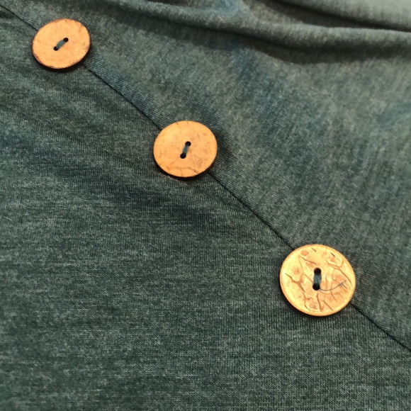 Emery Rose boho Green Top wood buttons right shoulder long sleeves Plus size 2X - Picture 2 of 9